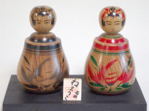 Kokeshi Pair Dolls (Nemariko) (1) -Japanese Pagoda Wood (16cm)-